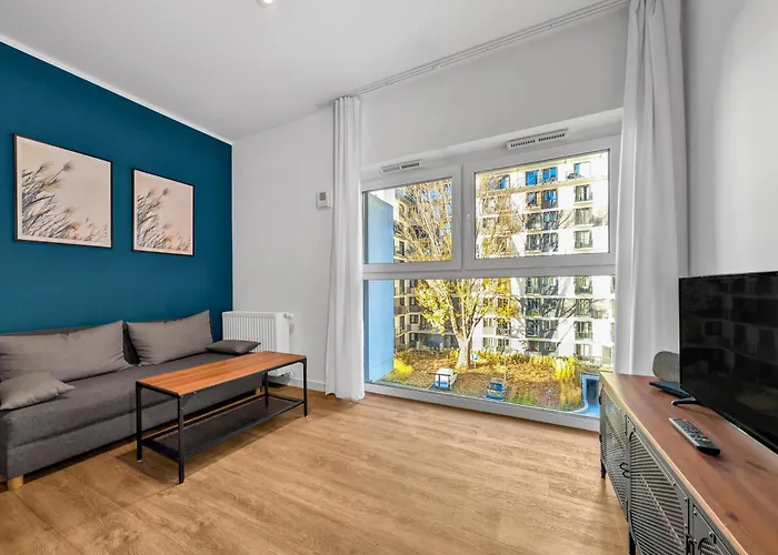 Magnolia Bloom By Bookinghost * Breslavia