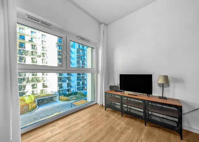 Magnolia Bloom By Bookinghost Wrocław