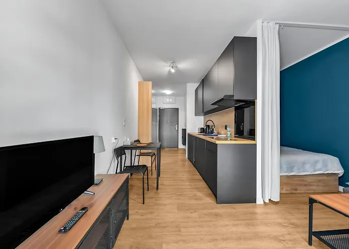 Magnolia Bloom By Bookinghost Wrocław